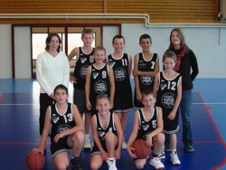 Les Benjamins 2 : debout de gauche  droite, Blandine Meunier (coach), Lucas Agatensi, Alexandre Biolay, Corentin Nesme, Fabien Chabert, Louis Trichard, Pauline Plissier (coach). Accroupis, Emilien Robin, Pierre Ducrozet, Guillaume Rave. Absents, Basile Guignier, Alestair Wilson, Alexandre Brun.